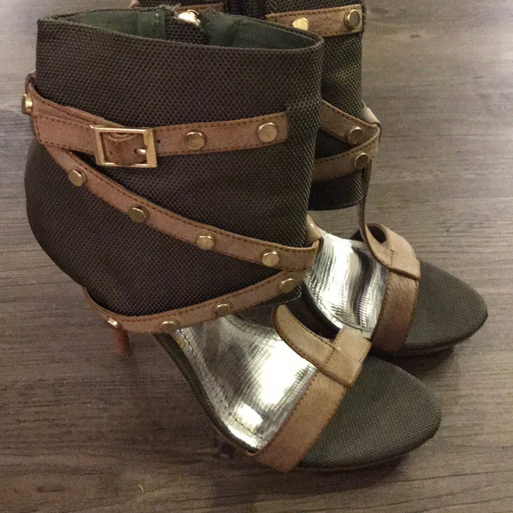 Anne Michelle 6.5 green beige sandal